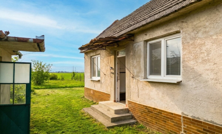 Na predaj starší rodinný dom s veľkou záhradou obec Siladice.