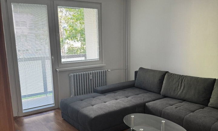 Na prenájom zariaď 2 izbový byt balkón ul. Scherera Piešťany.