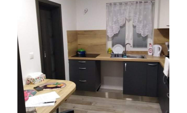 Na prenájom  3 izbový byt na Solivare  s veľkou terasou a pozemkom