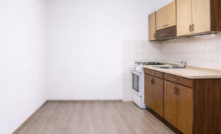 NA PREDAJ 2 IZBOVÝ BYT S KOMOROU NA ULICI KEŽMARSKÁ, KOŠICE - ZÁPAD