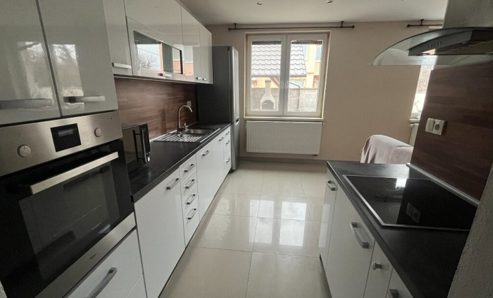 Na prenájom 3 izbový byt v rodinnom dome, Karpatská, Banka