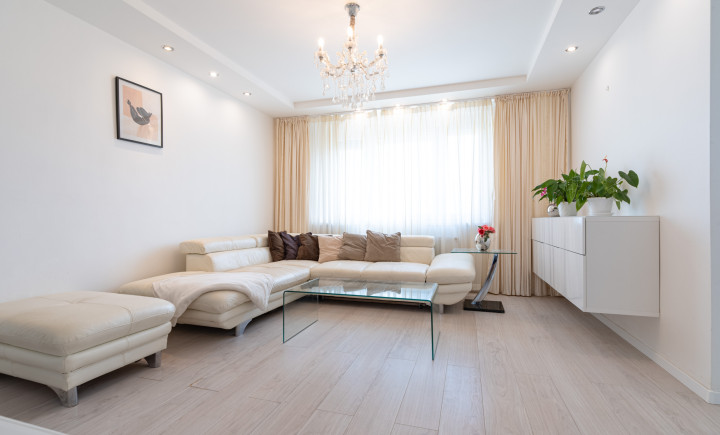 NA PRENÁJOM KRÁSNY 2 IZBOVÝ BYT S LOGGIOU | TERASA - TRI HÔRKY