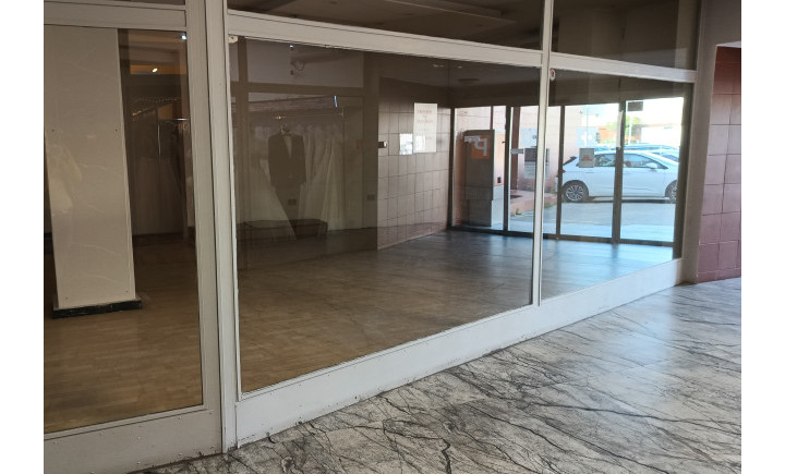 Na prenájom obchodný priestor v centre Nitry s parkovaním 65 m2