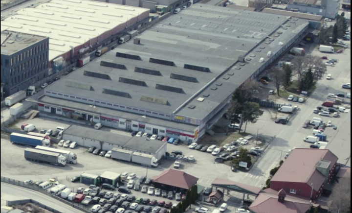 VÝROBNÉ HALY A SKLADY – PRENÁJOM SKLADOVÝCH A VÝROBNÝCH PRIESTOROV S KANCELÁRIAMI | 3 251 m² | TOP DOSTUPNOSŤ PRE KAMIÓNY