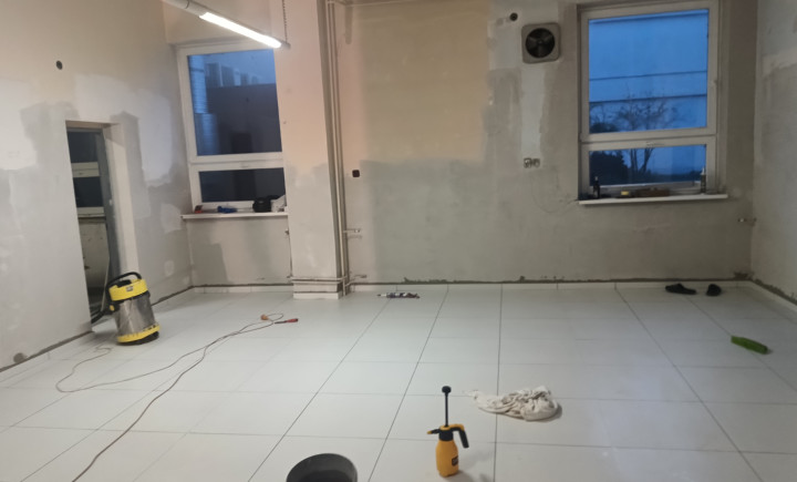 Na prenájom obchodný priestor v centre Nitry s parkovaním 170 m2