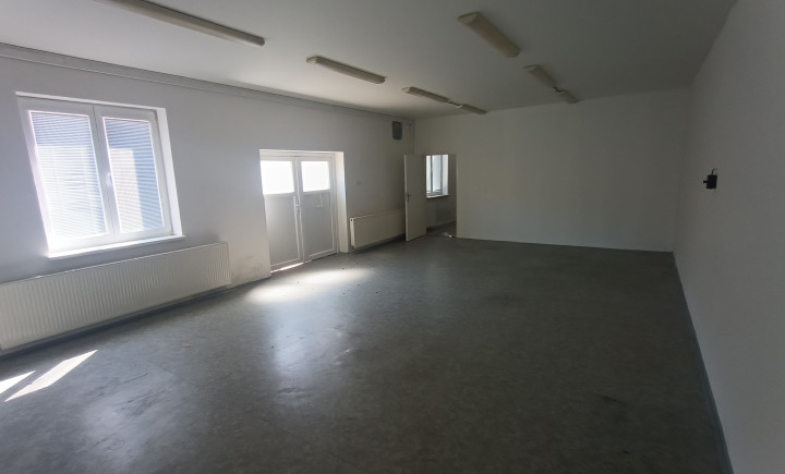 Na prenájom priestranná kancelária s parkovaním za skvelú cenu Nitra