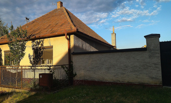 Na predaj rodinný dom v pôvodnom stave, záhrada, Rišňovce