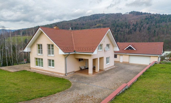 NA PREDAJ VEĽKÝ PRIESTRANNÝ RODINNÝ DOM S OBROVSKÝM POZEMKOM