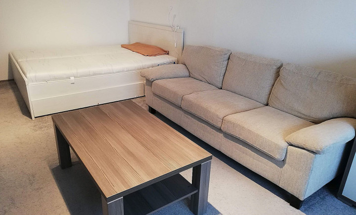 Na prenájom zariadený 1 izbový byt s 2 balkónmi, Beethovenova, Trnava.