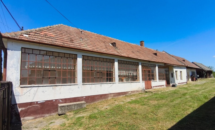 Na predaj rodinný dom veľká záhrada, pri Hlohovci, Sasinkovo