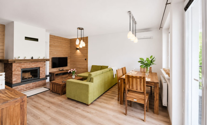 Luxusný 3-izbový byt s krbom, 2 terasami a súkromným parkovaním v centre Košíc.
