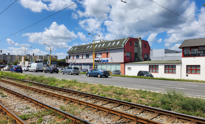 OBCHODNÝ PRIESTOR ÚSPEŠNÝCH - PRENÁJOM 270m2 oproti Hornbachu