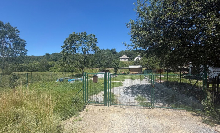 Na predaj, rovinatý pozemok, obec  Helcmanovce, okres Gelnica