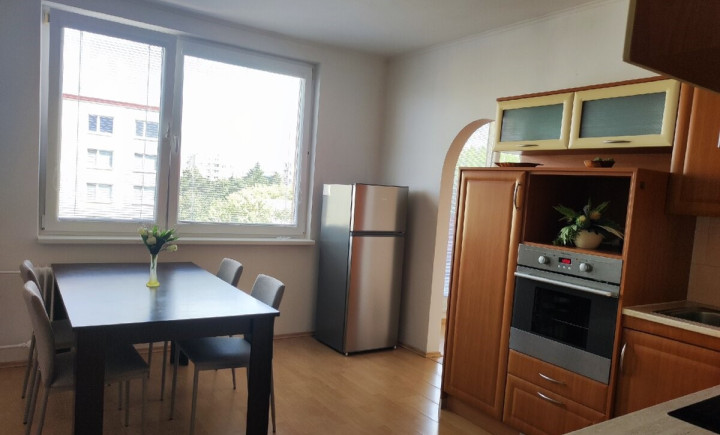 Na prenájom 2 izbový byt s balkónom, Hviezdoslavova, Senica