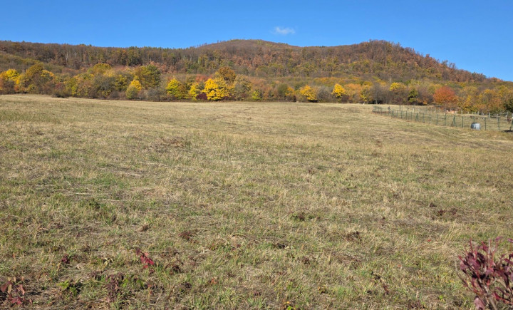 Na predaj veľký pozemok Slanec, 4330 m2