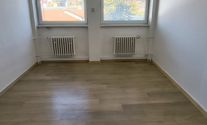 Na prenájom 17 m2  kancelárie s umývadlom Nitra Vašinova