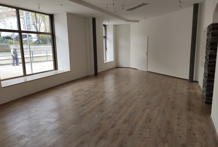 Na prenájom obchodný priestor s výkladom Farská Nitra centrum