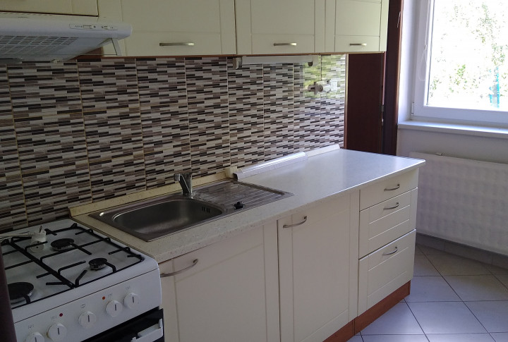 Na prenájom 4 izbový 100 m2 veľký byt s dvojgarážou, balkónom