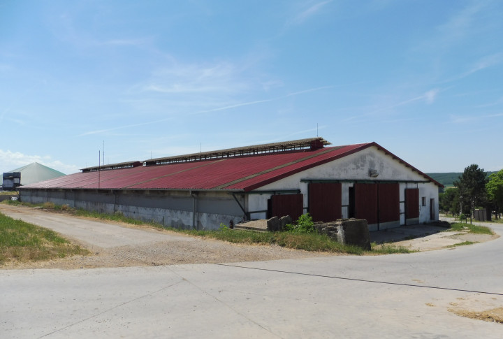 Na predaj  poľnohospodársky objekt a pozemok 4.178 m2, Rozhanovce