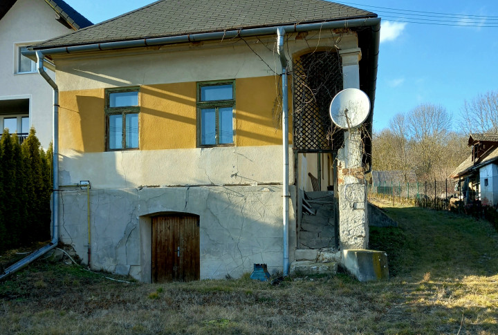 NA PREDAJ 2 IZBOVÝ RODINNÝ DOM - VEĽKÉ STRACINY