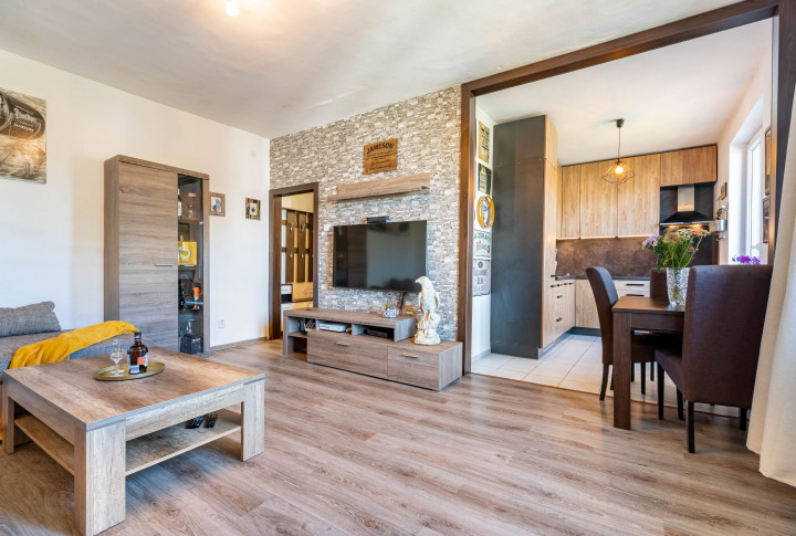 PREDANÝ 2 IZBOVÝ TEHLOVÝ BYT S BALKÓNOM