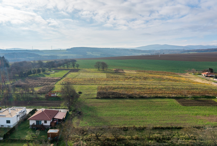 NA PREDAJ STAVEBNÝ POZEMOK V OBCI BRETEJOVCE | 742m²