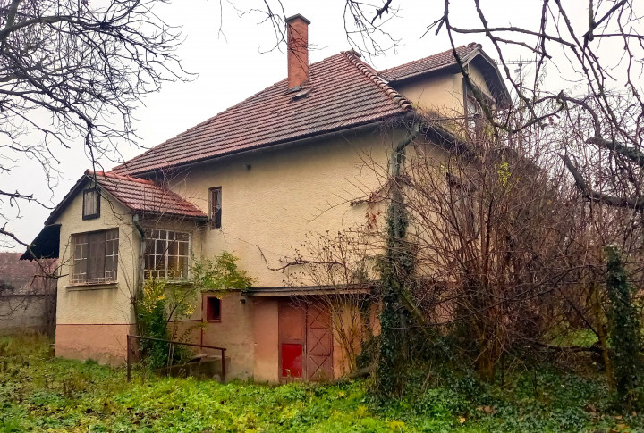 PODPIVNIČENÝ RODINNÝ DOM S VEĽKÝM POZEMKOM - 5189M2 - HONTIANSKE TESÁRE - DVORNÍKY