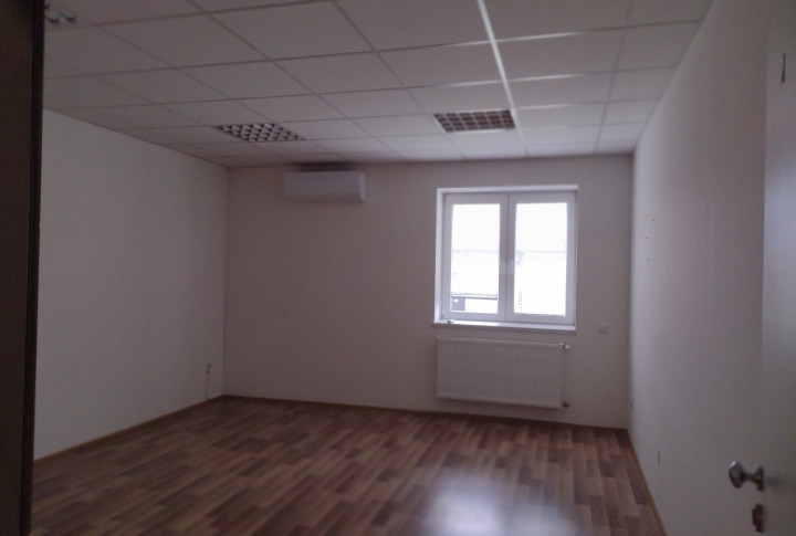 Na prenájom kancelária 22,2 m2, Južná trieda, Košice IV