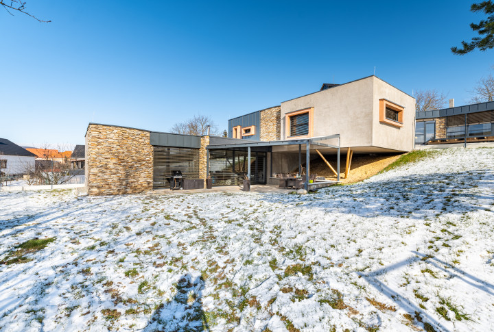 KRÁSNA NOVOSTAVBA S UNIKÁTNOU ARCHITEKTÚROU | MALÁ IDA