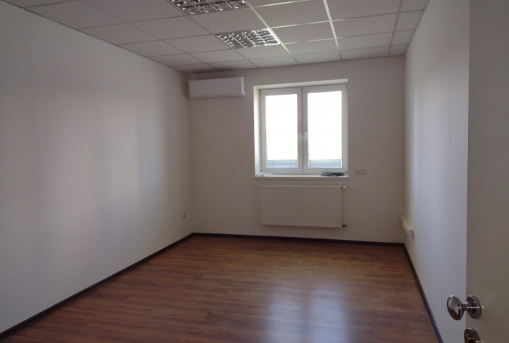 Na prenájom kancelária 16,9 m2, Južná trieda, Košice IV