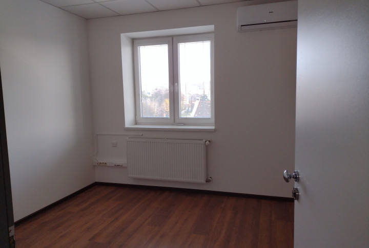 Na prenájom kancelária 10,8 m2, Južná trieda, Košice IV