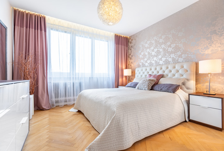 NA PREDAJ PEKNÝ 2 IZBOVÝ BYT S BALKÓNOM A VÝHĽADOM NA KOŠICE