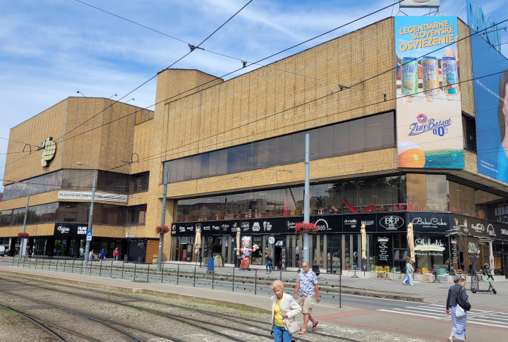 Na prenájom obchodné priestory v OD Dargov Košice