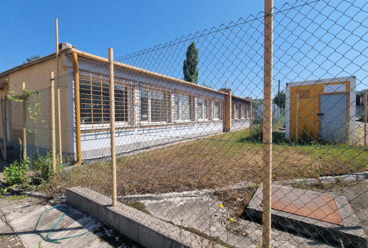 administratívna budova s pozemkom