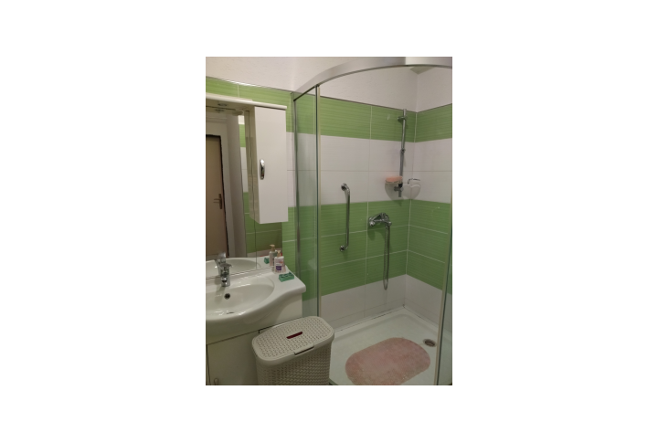 Na prenájom pekný prerobený 1 izbový byt, ulica Modranská, Trnava.