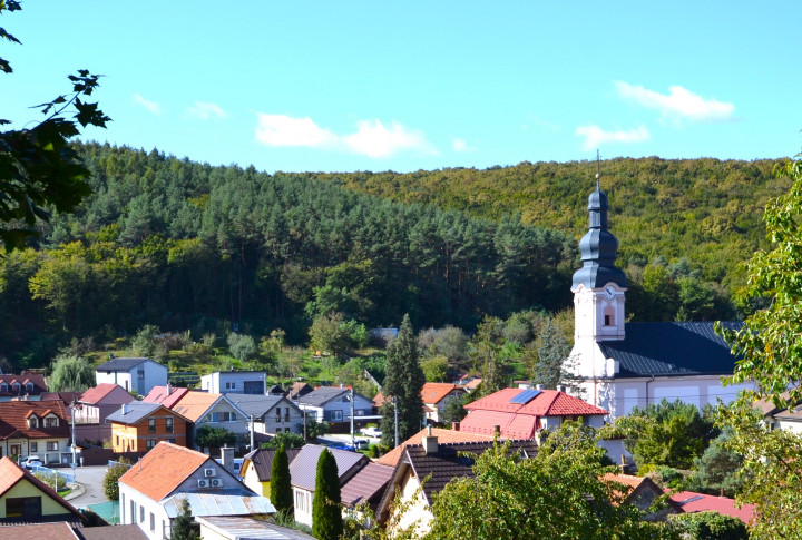 PREDAJ POZASTAVENÝ !!! Stavebný pozemok Košice II, v centre Myslavy 1965 m2