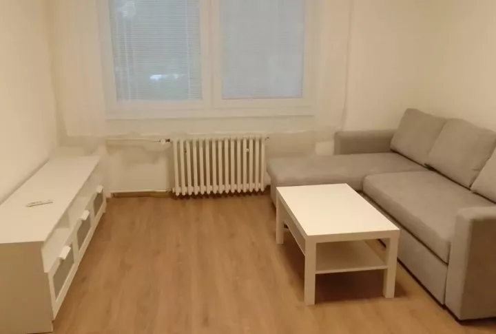 Na prenájom zariadený 3 izbový byt, balkón, Žarnova, Trnava.