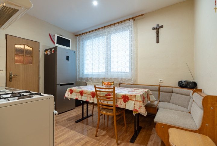 NA PREDAJ VEĽKÝ 3 IZBOVÝ BYT S VLASTNOU GARÁŽOU | 76m2 + BALKÓN | KOŠICKÉ OLŠANY