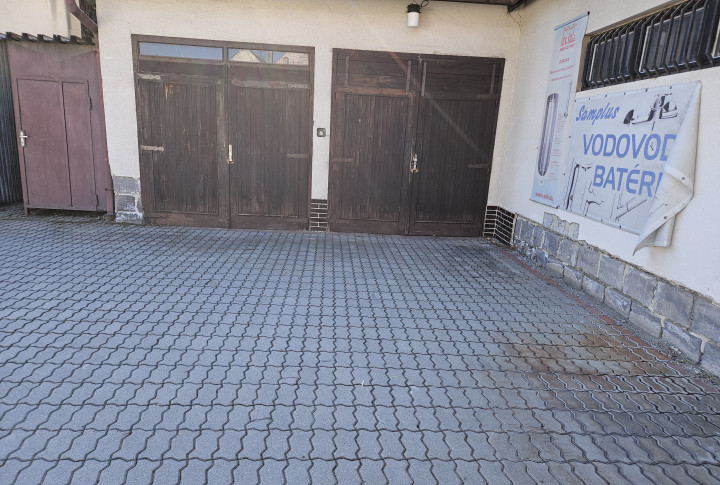 Na prenájom dvoj garáž v centre mesta