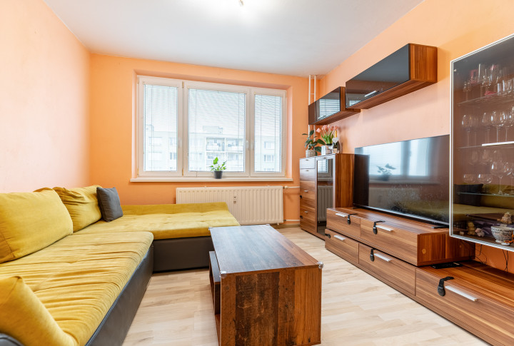 REZERVOVANÉ | NA PREDAJ VEĽMI PEKNÝ 2,5 IZBOVÝ BYT S LOGGIOU | 48m2 + LOGGIA | GALAKTICKÁ ULICA
