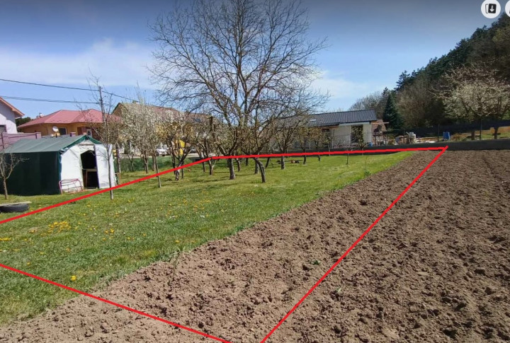 Ponúkame na predaj stavebný pozemok v nádhernej prírode v obci Kolíňany pri lese