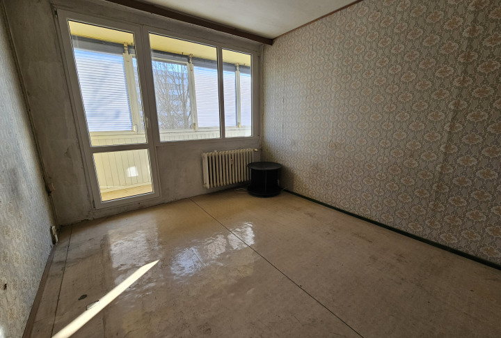 REZERVOVANÝ - PREDAJ 1,5 IZBOVÝ BYT S KOMOROU A LODŽIOU NA ULICI RUŽÍNSKA, KOŠICE - ZÁPAD