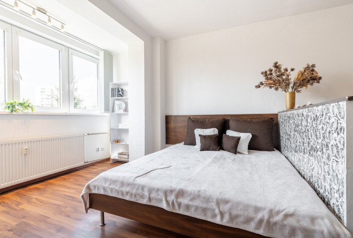 PRENÁJOM - VEĽKÝ 1 izbový byt  - Jantárova - 46 m2
