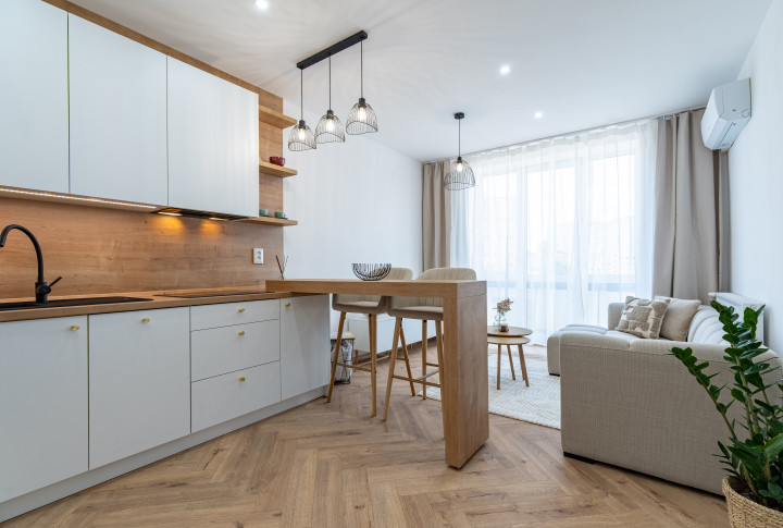 NA PREDAJ 3 IZBOVÝ TEHLOVÝ BYT PO MODERNEJ REKONŠTRUKCII | 56m2 + BALKÓN | ZIMNÁ ULICA