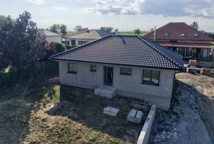 Na predaj kvalitná novostavba v obci Svätoplukovo - dobrá a bezpečná lokalita
