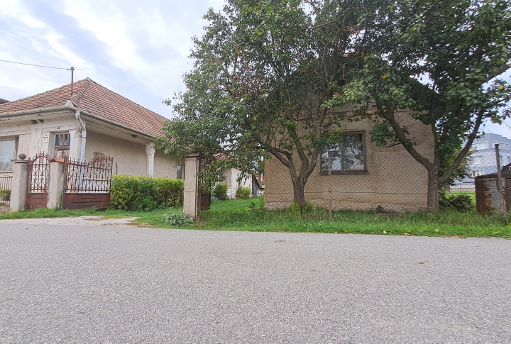 PREDANÉ: Na predaj rovinatý pozemok s domom KE - Poľov