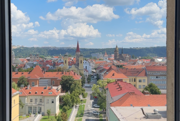 NA PREDAJ 3 IZBOVÝ BYT S LOGGIOU S VÝHĽADOM NA DÓM SV. ALŽBETY | ŠKULTÉTYHO UL. | KOŠICE - STARÉ MESTO