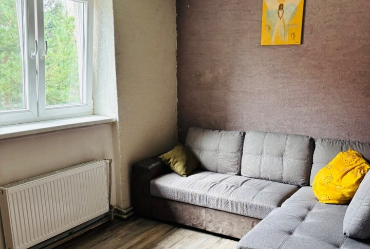 Na predaj priestranný tehlový 2-izbový byt upravený na 3-izbový – centrum mesta, Spojovacia ul.