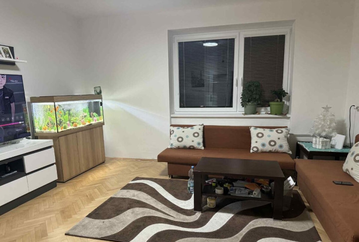 Na prenájom zariadený 3 izbový byt v dome, Slovenský Grob.