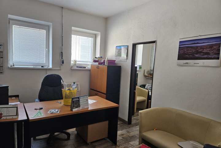 Na prenájom sklad - kancelária na Levočskej ul. v Prešove bonus parkovanie pre jedno auto v podzemnej garáži zdarma.